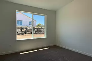 570 NE McGee St, Madras, OR 97741 - Photo 10