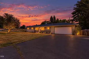 3267 Hope St, Klamath Falls, OR 97603 - Photo 2