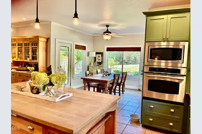 931 Hogan Road, Jacksonville, OR 97530 - Photo 12