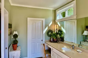 931 Hogan Rd, Jacksonville, OR 97530 - Photo 18