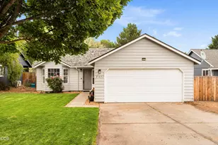 2971 SW Salmon Ave, Redmond, OR 97756 - Photo 1