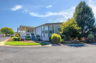 300 Winston Dr, Grants Pass, OR 97526 - Photo 2