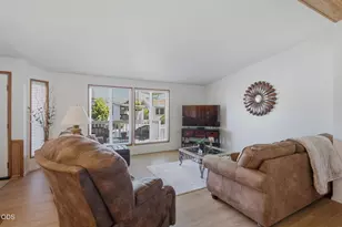 300 Winston Dr, Grants Pass, OR 97526 - Photo 8