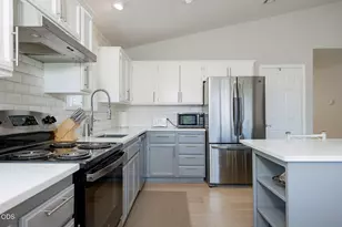 530 Greens Creek Rd, Grants Pass, OR 97527 - Photo 8
