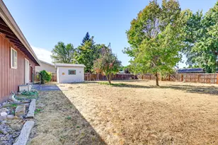520 Elm Way, Eagle Point, OR 97524 - Photo 18