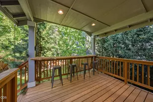 1847 NE Ellamae Pl, Bend, OR 97701 - Photo 18