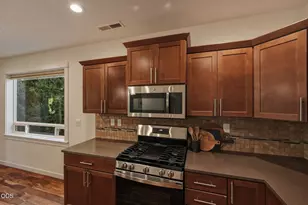 1847 NE Ellamae Pl, Bend, OR 97701 - Photo 14