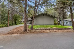 61510 Maid Marian, Bend, OR 97702 - Photo 2