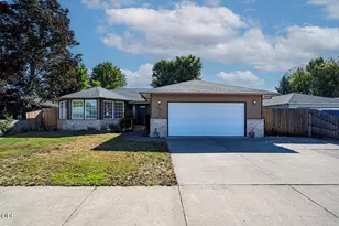 3360 Wellington Dr, Medford, OR 97504 - Photo 2