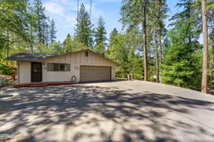 340 Dawn Allan Dr, Grants Pass, OR 97527 - Photo 1
