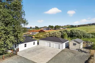 4785 Fern Valley Rd, Medford, OR 97504 - Photo 2