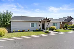 305 Moody Ln, Medford, OR 97501 - Photo 4