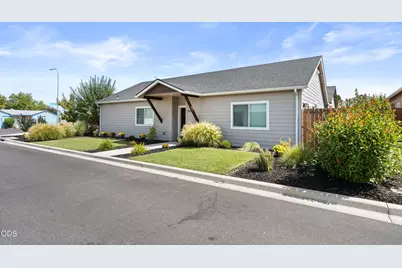 305 Moody Lane, Medford, OR 97501 - Photo 1