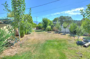 204 E Rosewood St, Grants Pass, OR 97527 - Photo 22