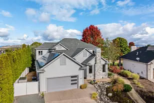 142 Prairie Landing Dr, Eagle Point, OR 97524 - Photo 2