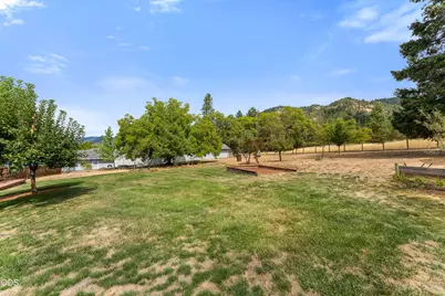 221 Village Lane, Grants Pass, OR 97527 - Photo 28
