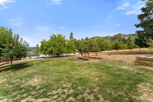 221 Village Ln, Grants Pass, OR 97527 - Photo 28