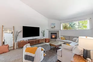 20530 Mutt Ct, Bend, OR 97701 - Photo 4