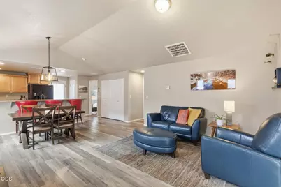 612 SE Gleneden Place, Bend, OR 97702 - Photo 6