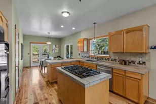 62262 Chickadee Ln, Bend, OR 97701 - Photo 12