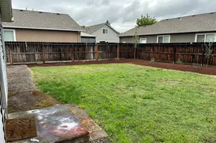 1216 Maple Park Dr, Medford, OR 97501 - Photo 16