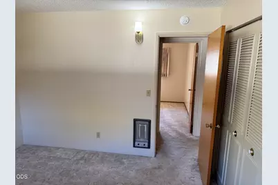 305 NE C Street, Grants Pass, OR 97526 - Photo 12