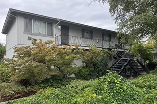 305 NE C St, Grants Pass, OR 97526 - Photo 1