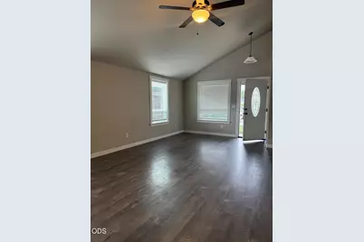816 Nicholas Lee Drive, Medford, OR 97501 - Photo 2