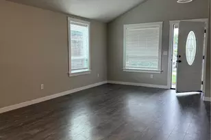 816 Nicholas Lee Dr, Medford, OR 97501 - Photo 2