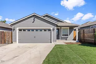 816 Nicholas Lee Dr, Medford, OR 97501 - Photo 1