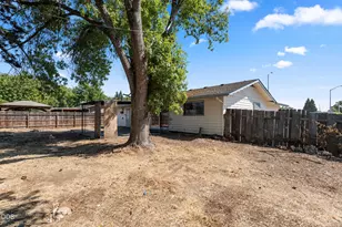 7675 Gladstone Ave, White City, OR 97503 - Photo 6