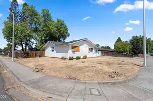 7675 Gladstone Ave, White City, OR 97503 - Photo 2