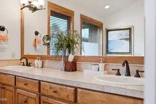 19052 Mt Shasta Dr, Bend, OR 97703 - Photo 52