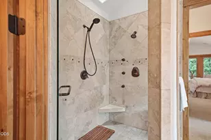 19052 Mt Shasta Dr, Bend, OR 97703 - Photo 42