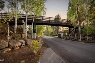 19052 Mt Shasta Dr, Bend, OR 97703 - Photo 8