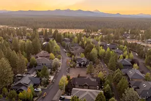 19052 Mt Shasta Dr, Bend, OR 97703 - Photo 12