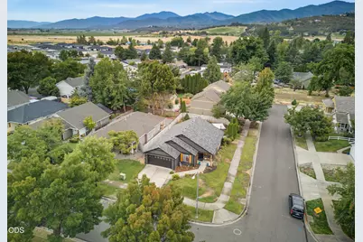 719 Nobility Drive, Medford, OR 97501 - Photo 10