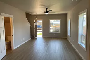 2211 Piazza Dr, Medford, OR 97501 - Photo 4