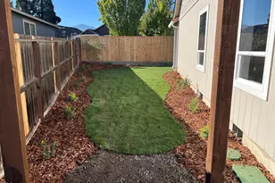 2211 Piazza Dr, Medford, OR 97501 - Photo 2