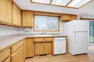 295 Wren Ct, Medford, OR 97501 - Photo 12