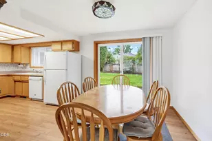 295 Wren Ct, Medford, OR 97501 - Photo 8