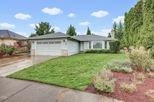 295 Wren Ct, Medford, OR 97501 - Photo 2