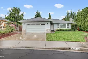295 Wren Ct, Medford, OR 97501 - Photo 1