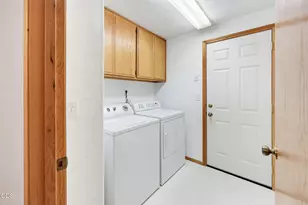 295 Wren Ct, Medford, OR 97501 - Photo 18