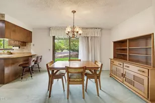 470 S Stoneham Cir, Medford, OR 97504 - Photo 10