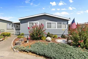 144 Red Oak Ln, Grants Pass, OR 97527 - Photo 2
