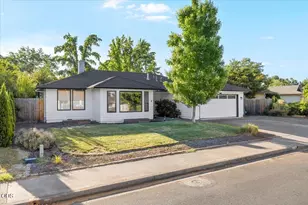 1882 Filmore Dr, Medford, OR 97504 - Photo 22