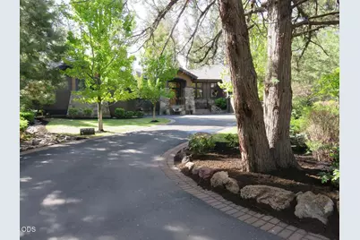 61858 Bunker Hill Court, Bend, OR 97702 - Photo 2
