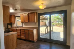 610 S 4th St, Central Point, OR 97502 - Photo 8