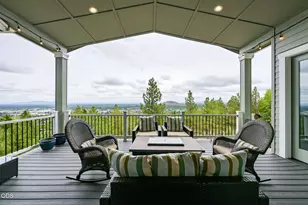 2378 N W Wyeth Pl, Bend, OR 97703 - Photo 2